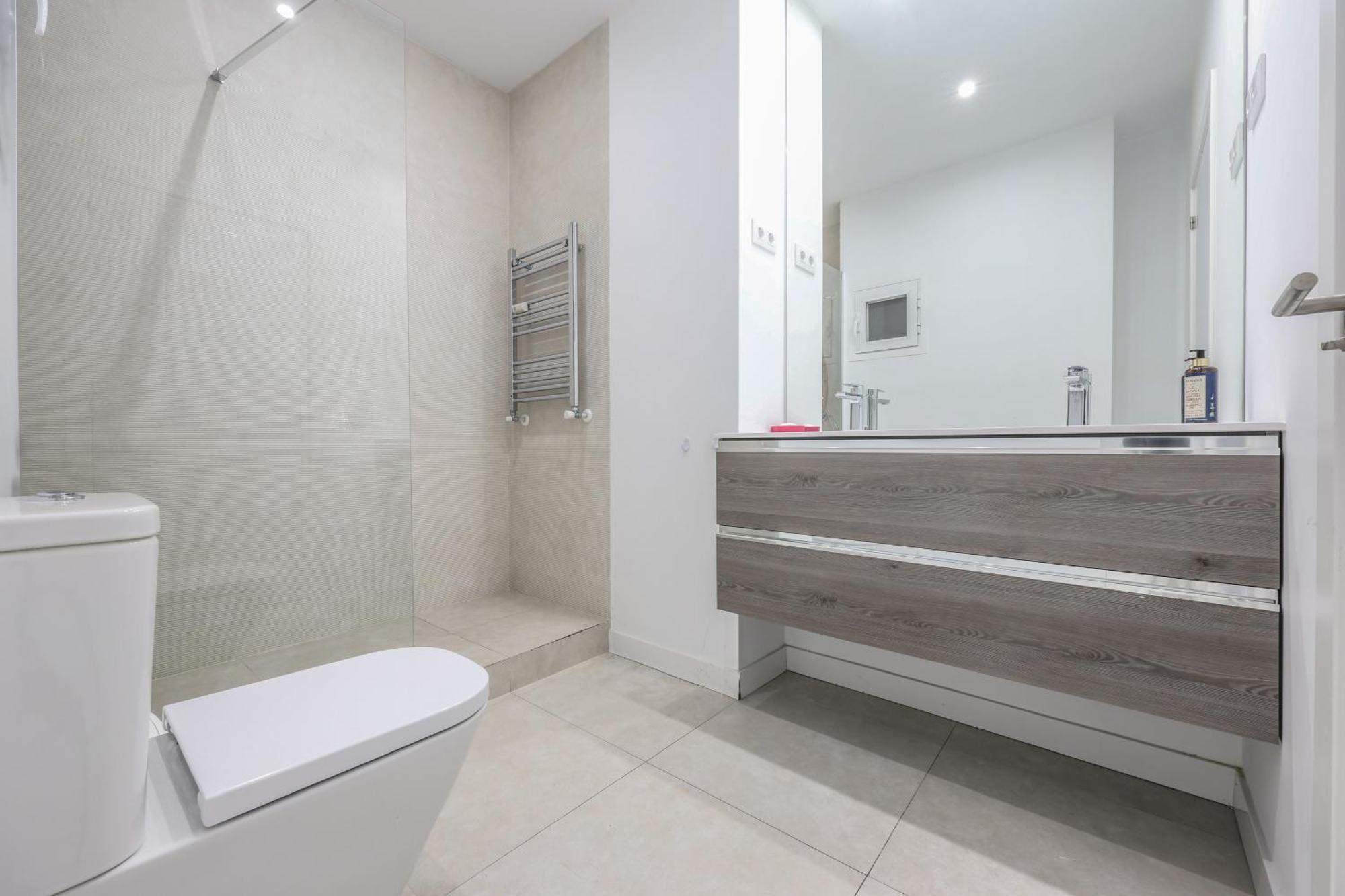 Be Coliving Madrid Centro Hotell Exteriör bild