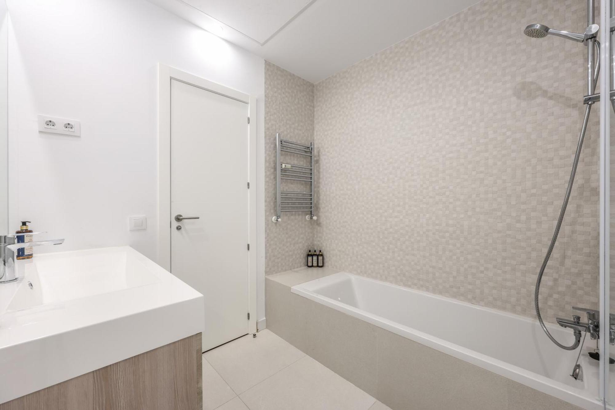 Be Coliving Madrid Centro Hotell Exteriör bild